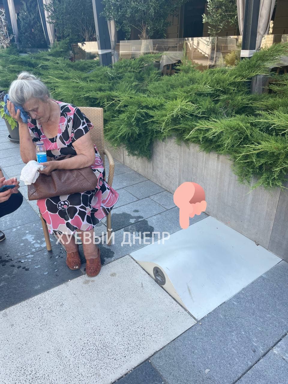 Споткнулась об плитку/ фото: ХД