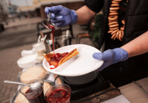 Блины на улице/ фото: freepik.com