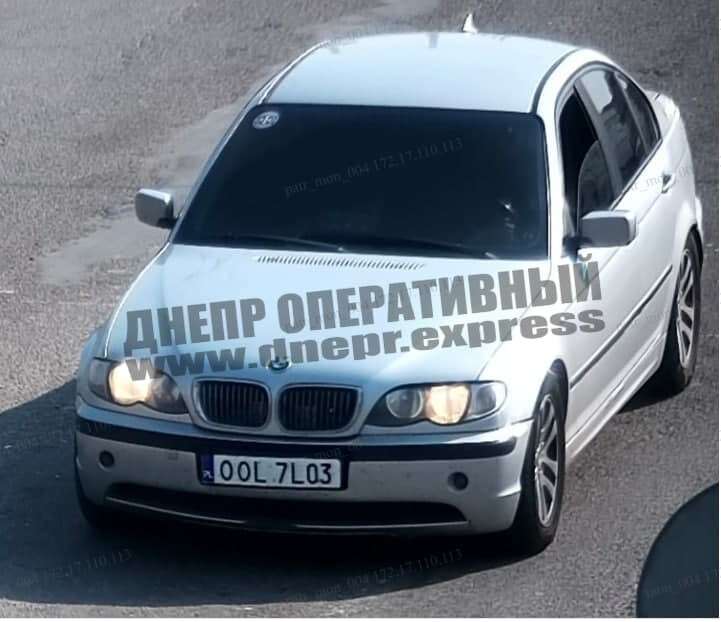 БМВ, водитель которого дрифтовал на площади Шевченко/ фото: Днепр Оперативный