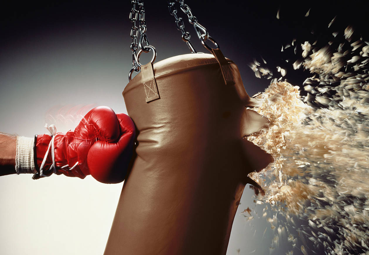 Удар по боксерской груше/ фото: therapyroute.com