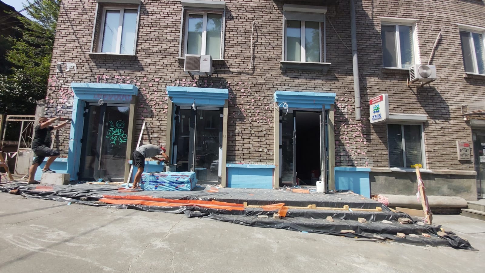 Изуродованный дом на углу Вернадского и Курутогорной/ фото: fb Руслана Мороза