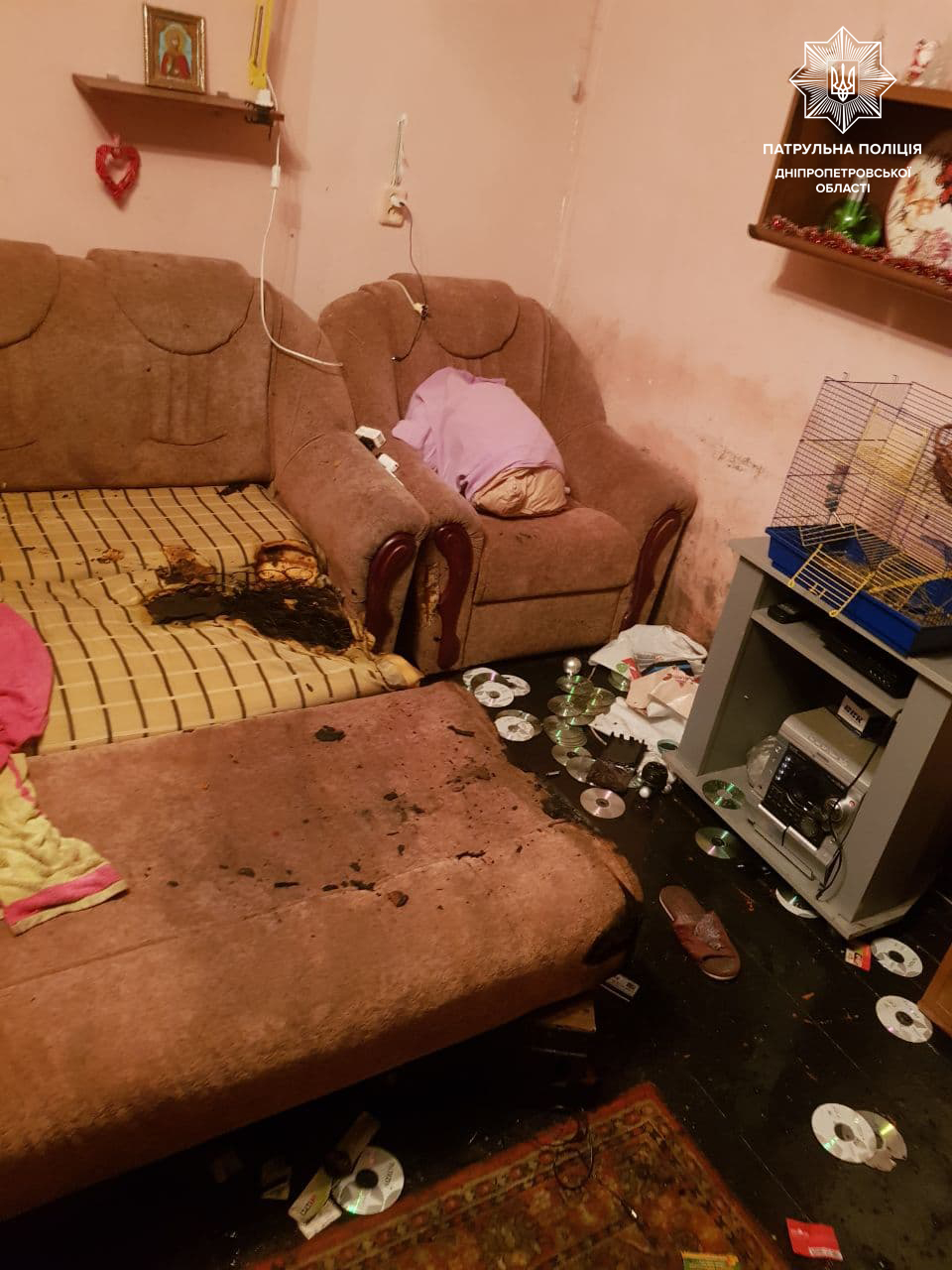 В Днепре мужчина пытал, бил и поджигал свою сожительницу.