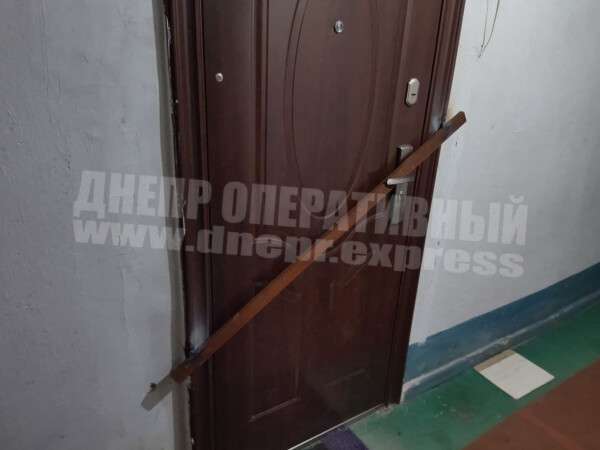В Днепре мужчина заварил двери квартиры своему соседу/ фото: Днепр Оперативный