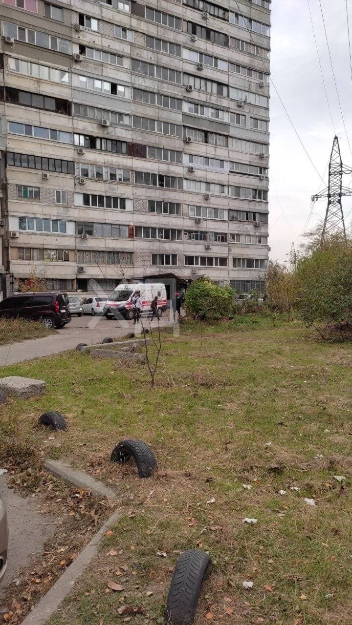 На Слобожанском проспекте мужчина выпал из окна многоэтажки/ фото: ХД