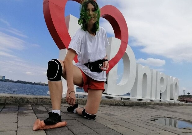 Алена Загребельная сделала перформанс/ фото: fb Vasyl Voziyan