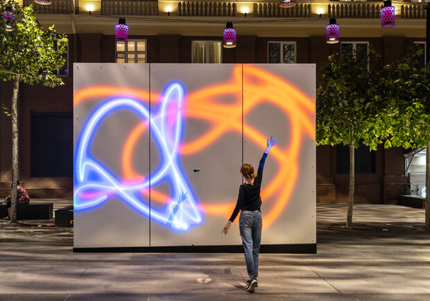 Интерактивный холст на Короленко/ фото: Expolight