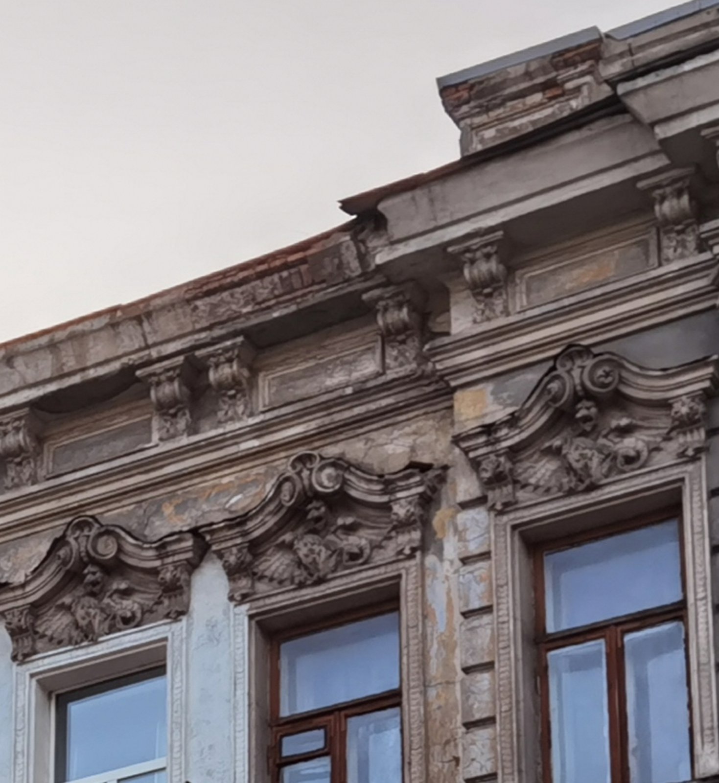 Грифоны на фасаде/ фото: Светлана Юрченко