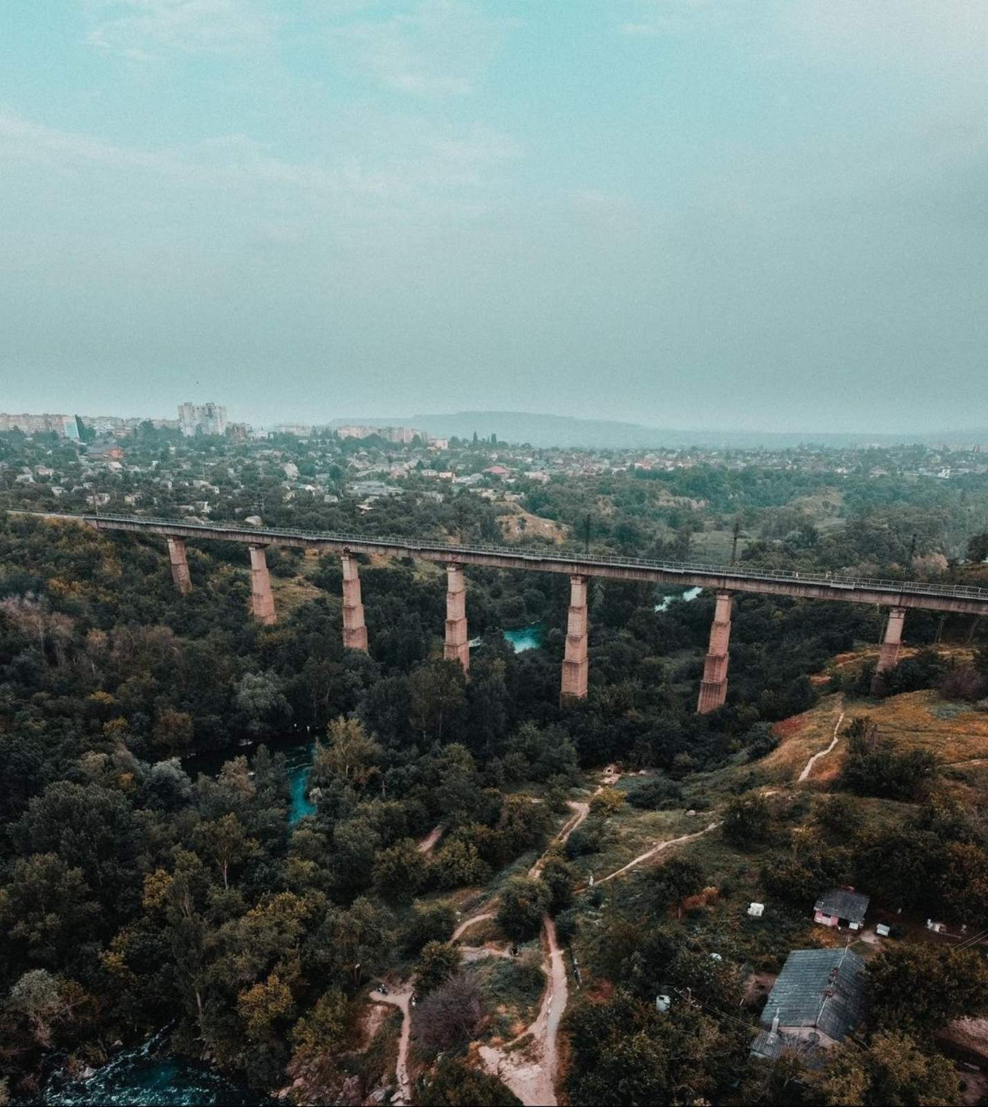 Железнодорожный мост у водопада "Белые камни"/ фото: inst sunkissed_ukraine