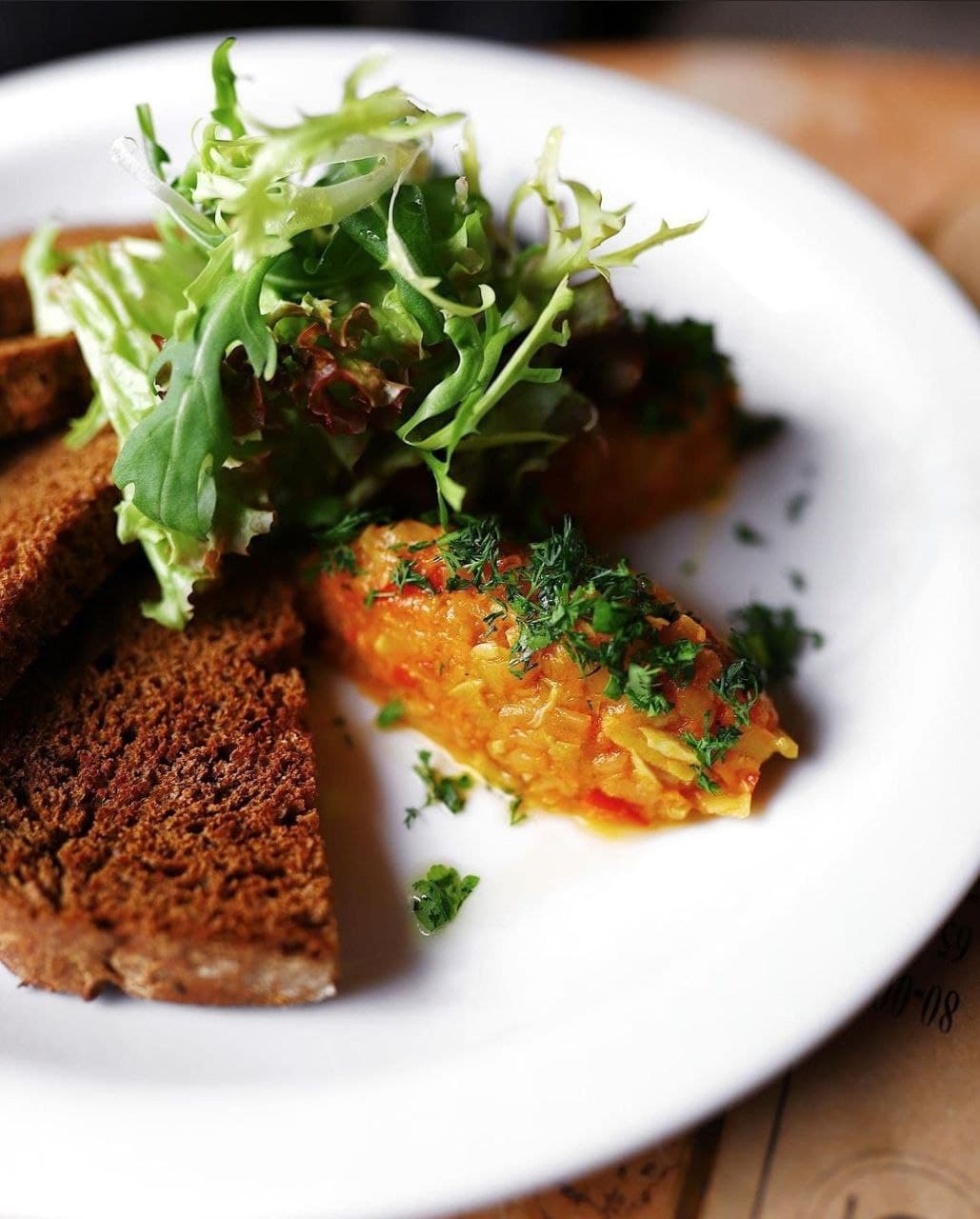 Кабачковая икра с хрустящими тостами/ фото: inst pastoral.dp