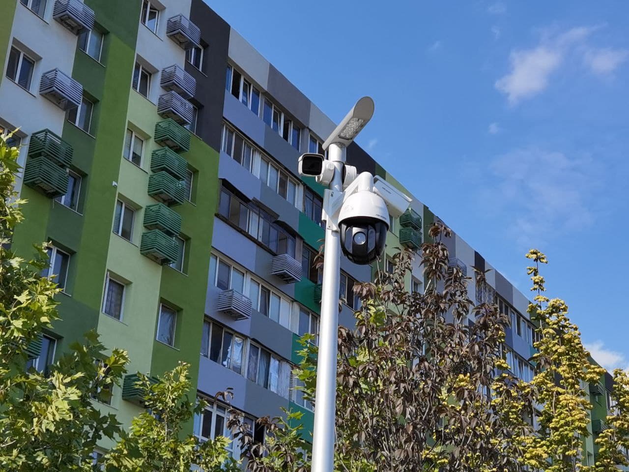 Камеры видеонаблюдения в Слобожанском сквере в Днепре/ фото: Светлана Юрченко