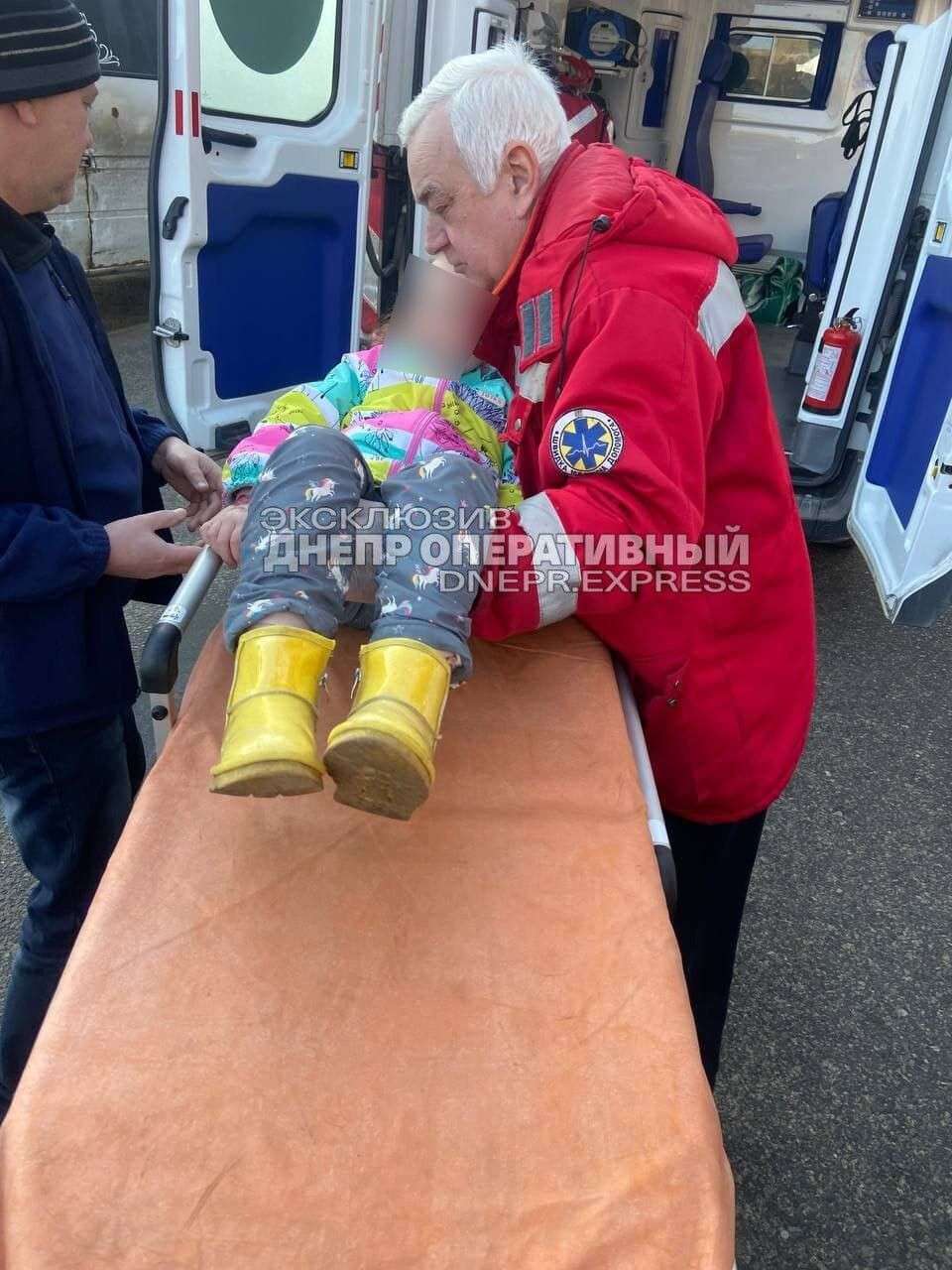 Также пострадали две шестилетние девочки, которые ехали в салоне "Сузуки".