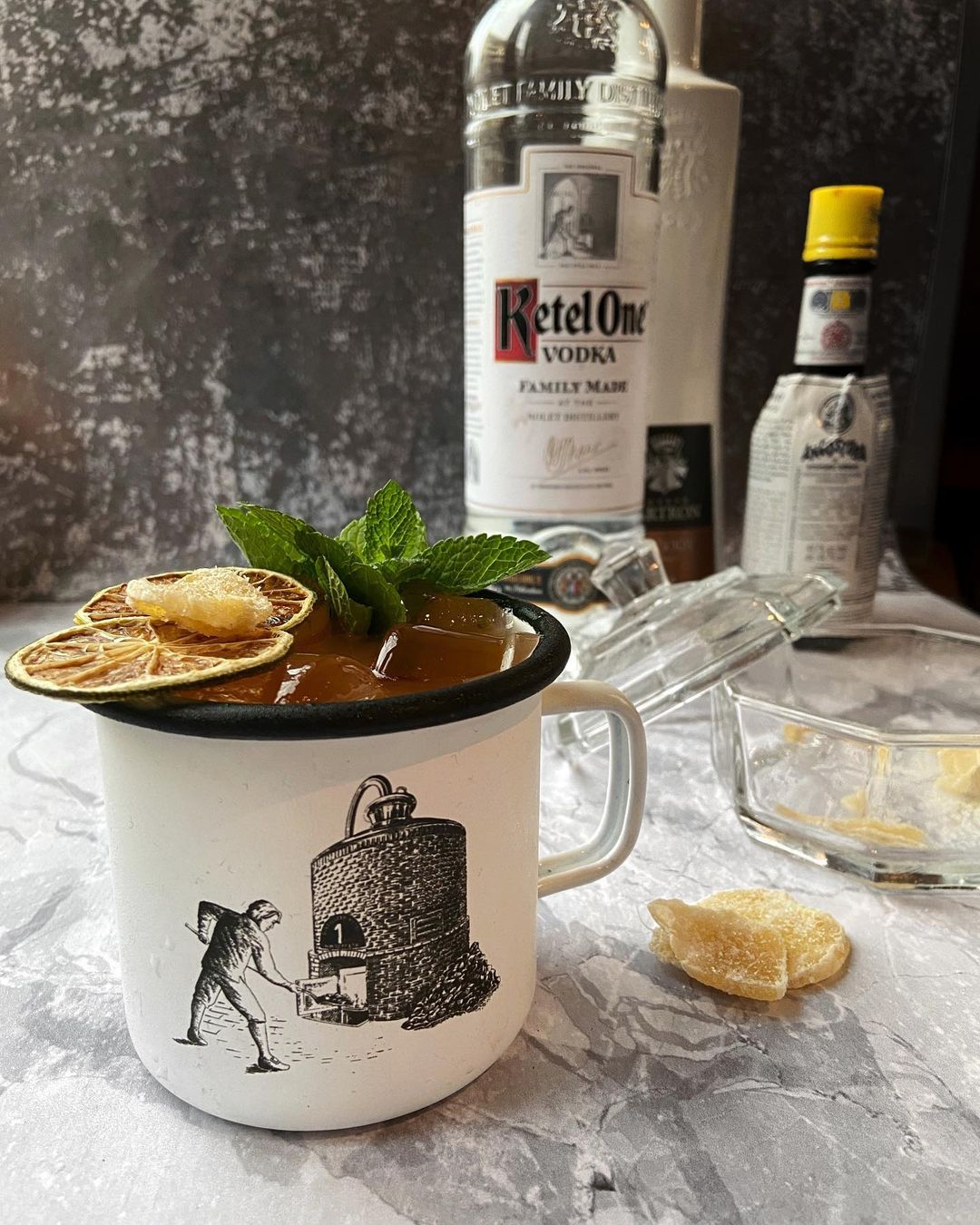 Коктейль Coco Mule/ фото: instagram Mixtura