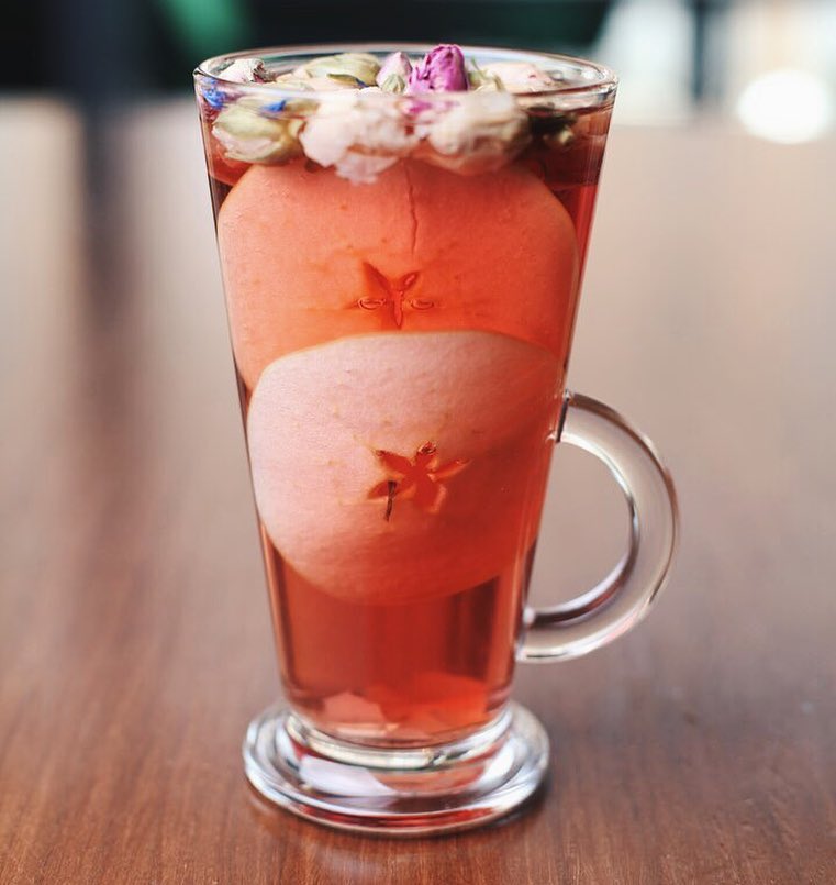 Цветущий луг прямо в чашке/ фото: instagram The Loft Gastropub