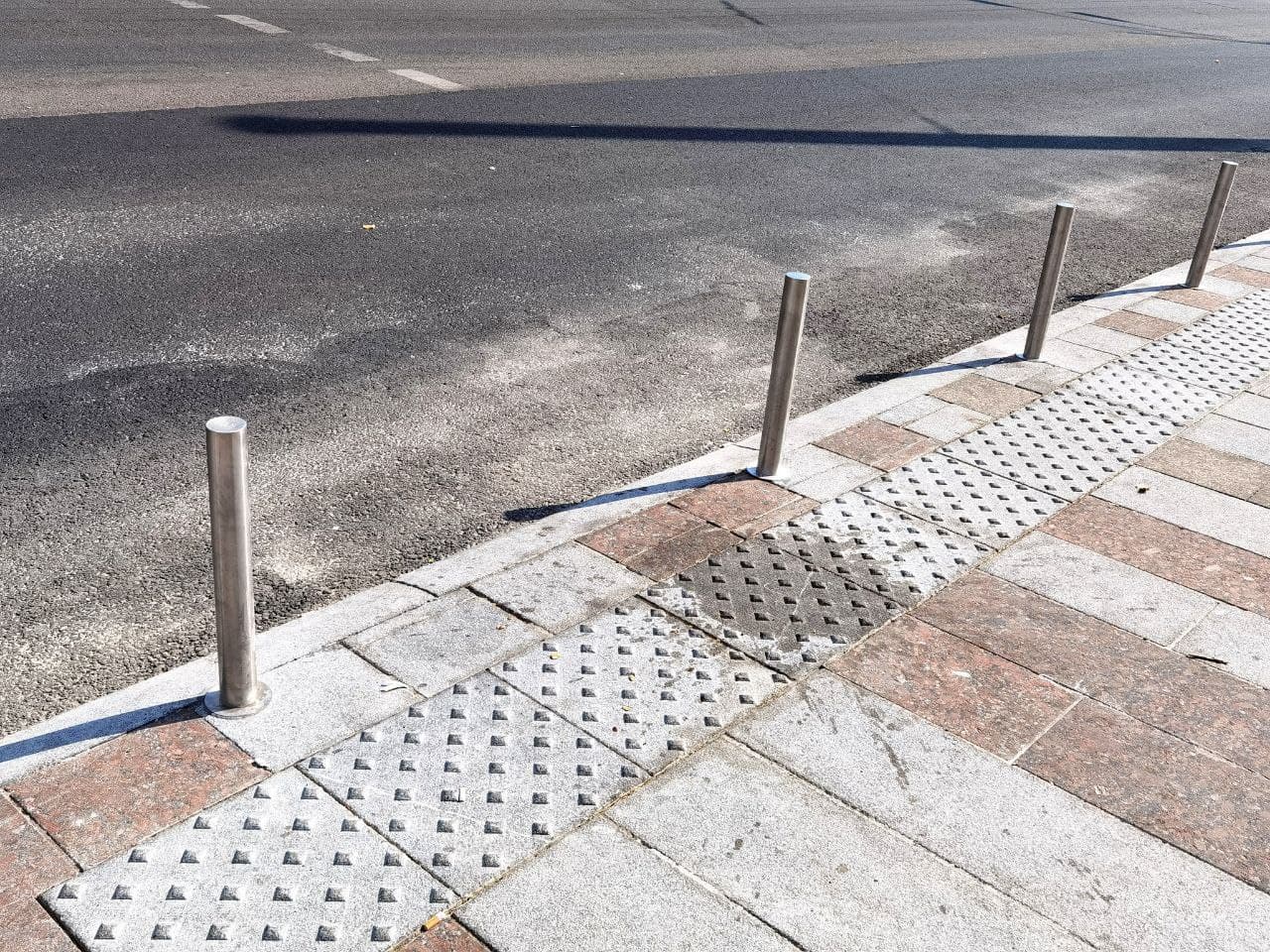 Плитка в сквере на Слобожанском проспекте/ фото: Светлана Юрченко