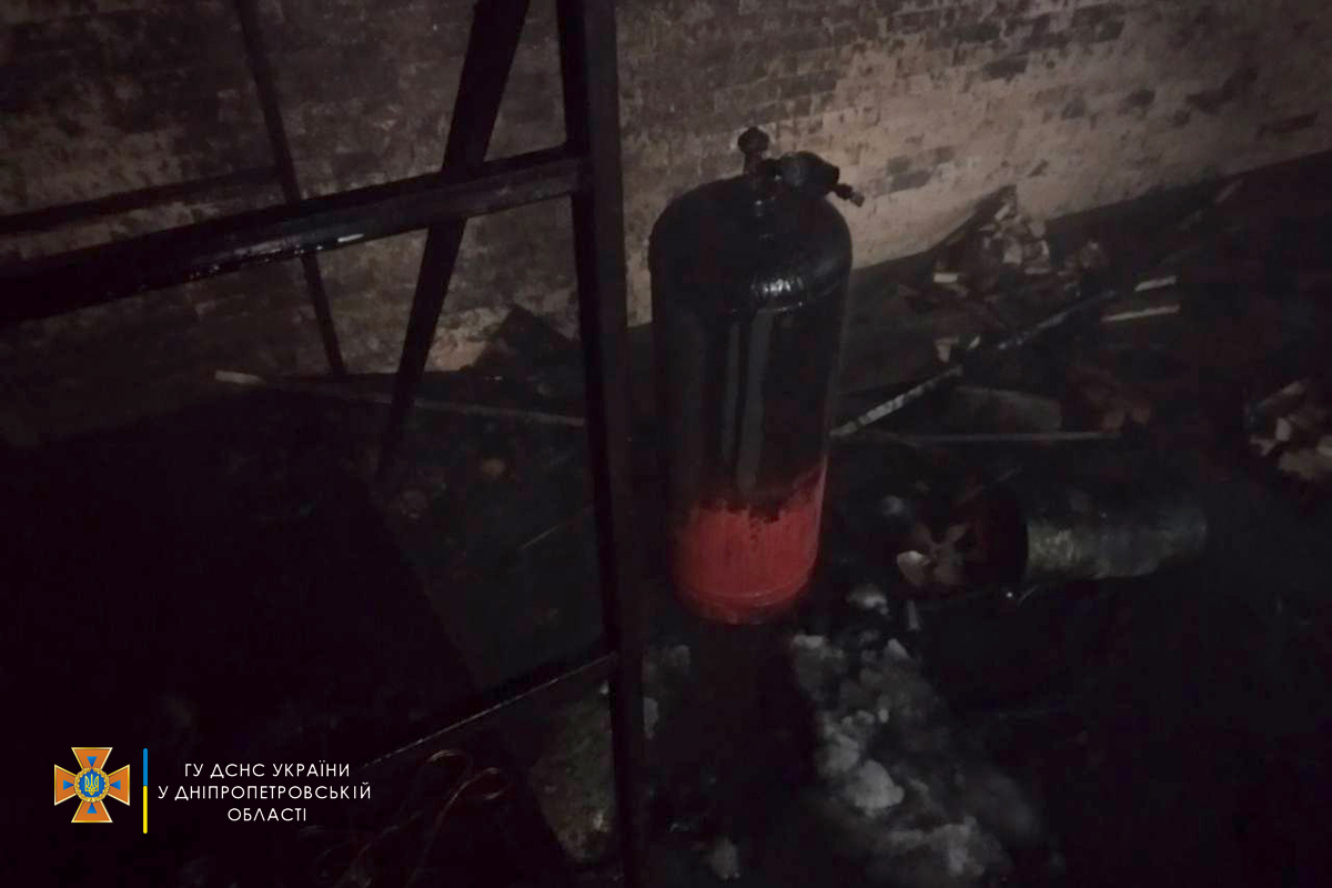 В Кривом Роге возле частного дома взорвался газовый баллон.