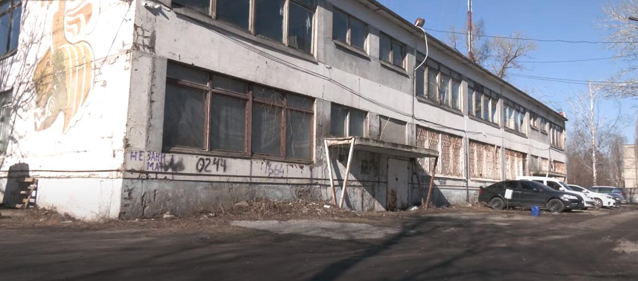 Ночная стоянка на Слобожанском в Днепре.