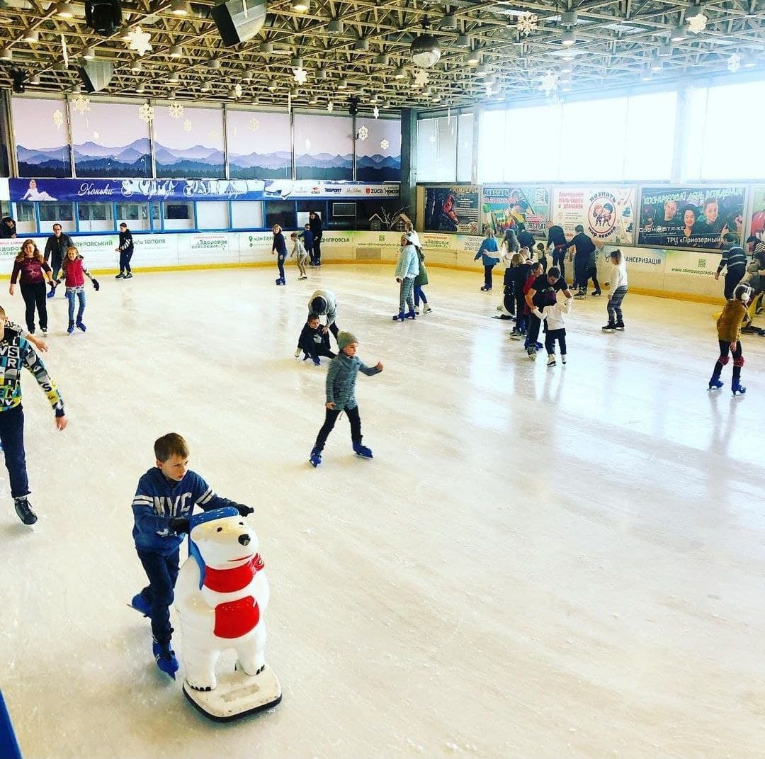 Каток "Мост-айс" в ТРЦ "Мост-Сити".