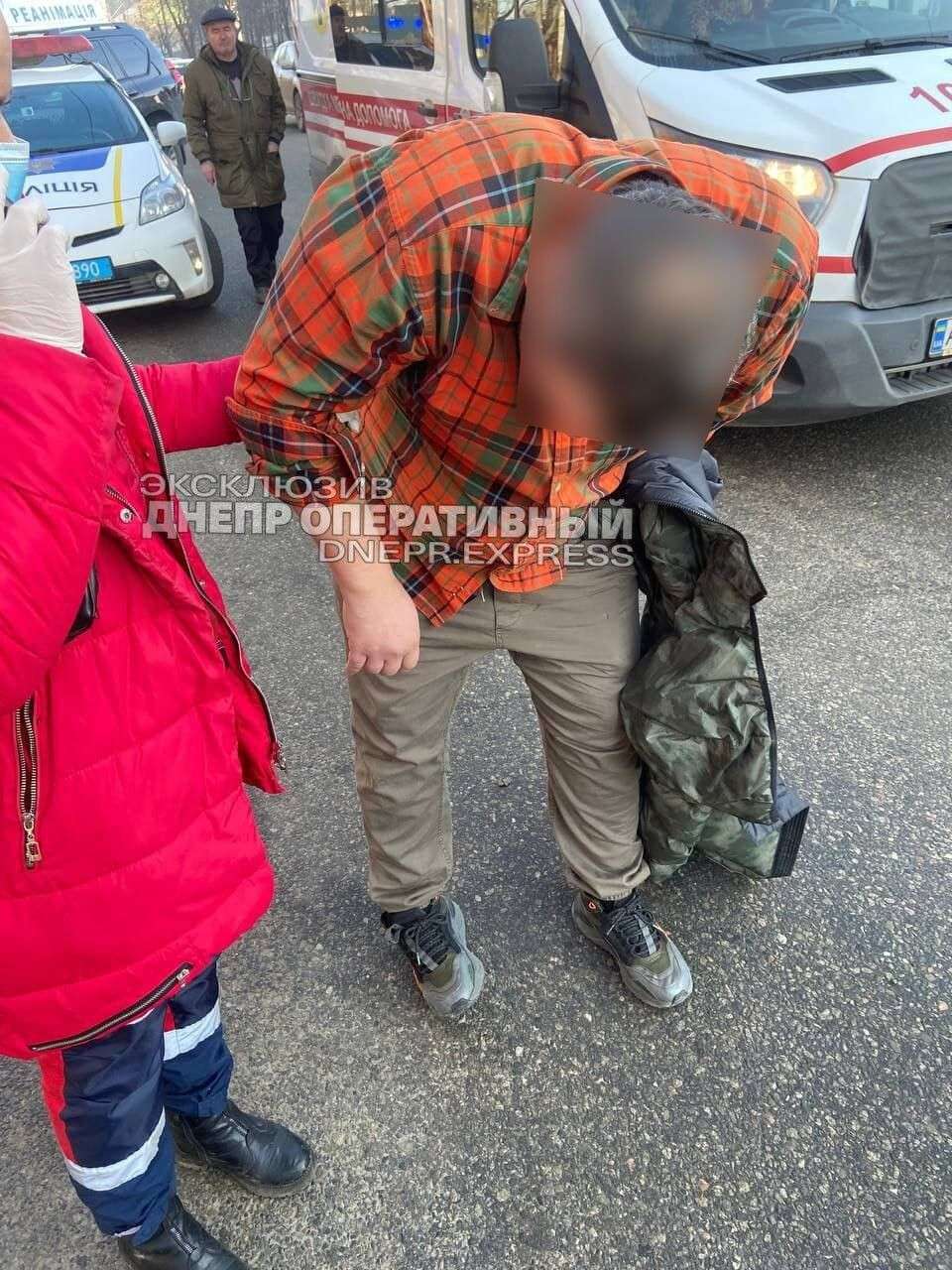 Пострадал водитель машины, которая врезалась в другую машину.