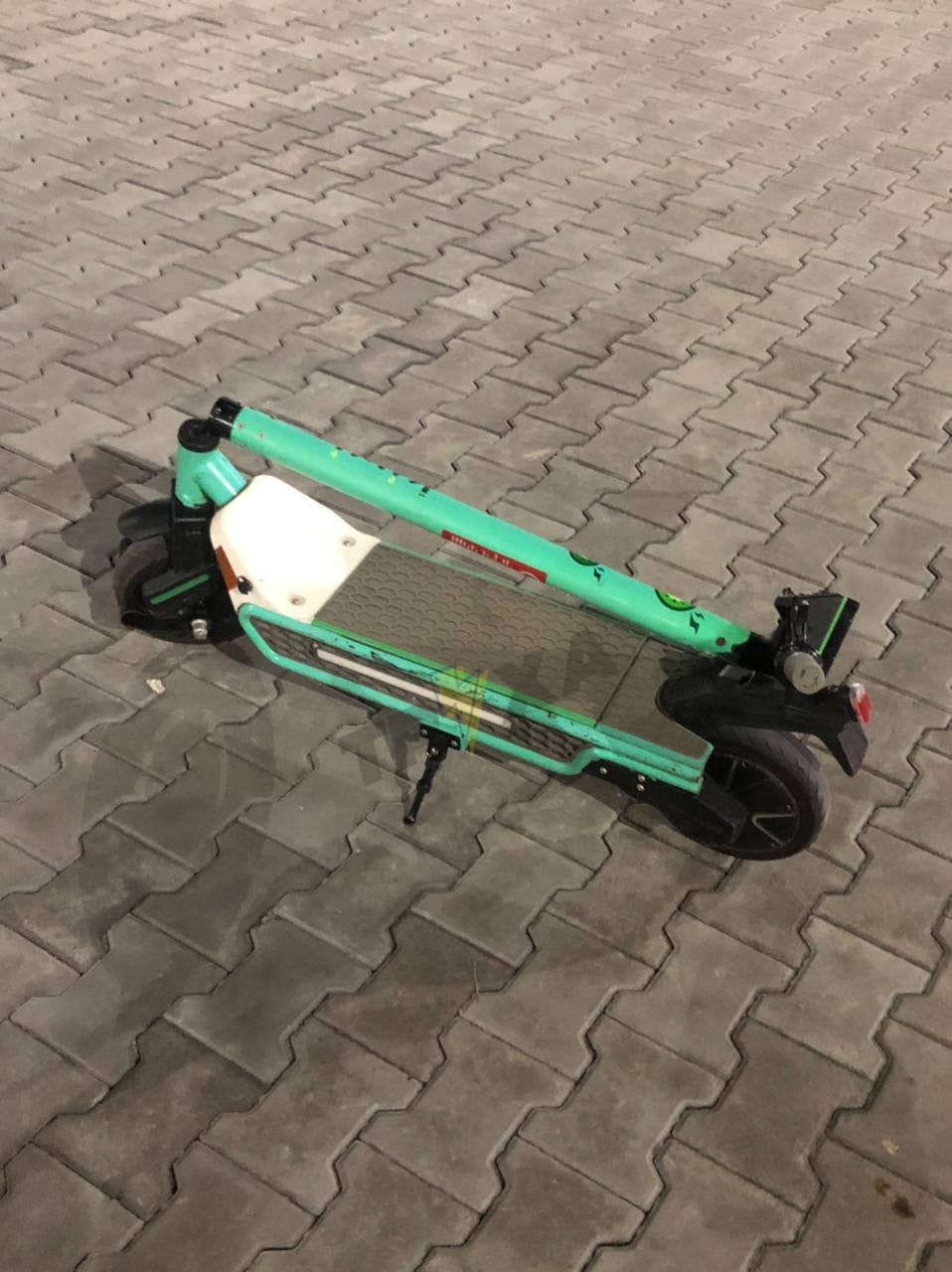 Сломанный электросамокат на набережной/ фото: tg Труха Днепр