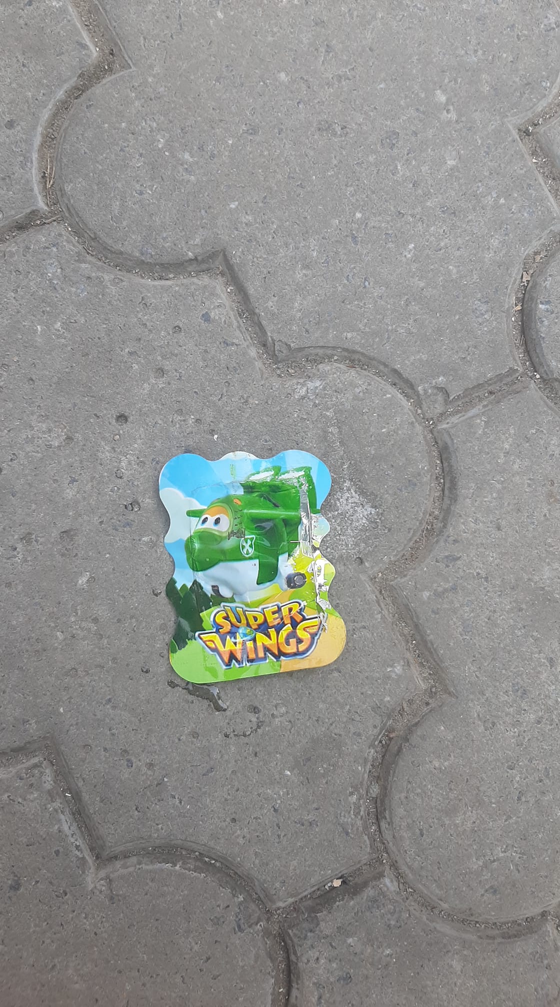 Пакетик с хлопушкой/ фото: fb Юлия Юлия