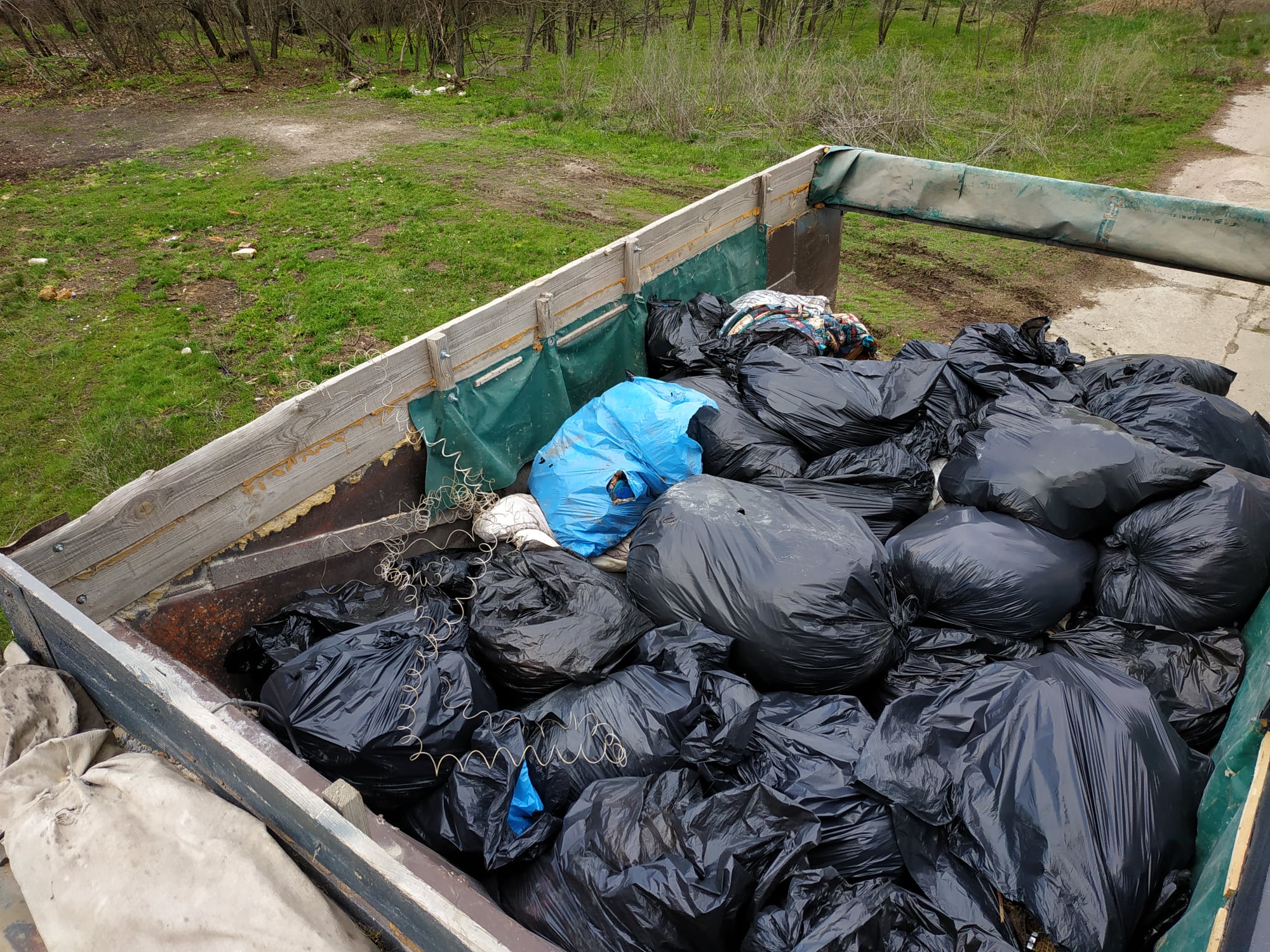 Пакеты в грузовике/ фото: fb Вадима Шуйдина