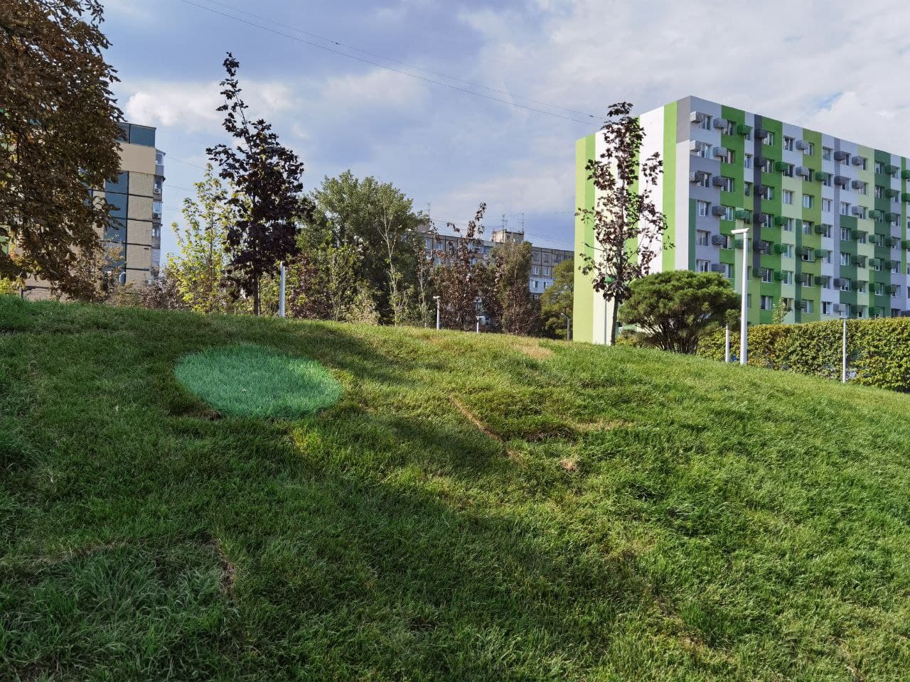 Восстановили газон в Слобожанском сквере в Днепре/ фото: Светлана Юрченко