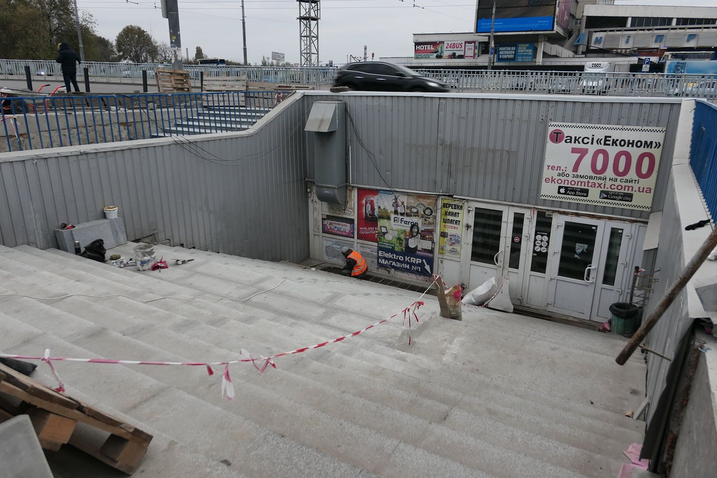 возле автовокзала отремонтировали лестницу в "подземку"/ фото: fb Александр Шишатский