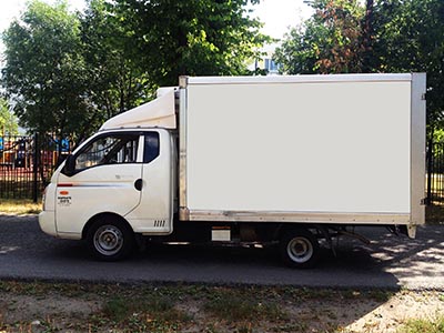 Грузовик "Хендай Портер" с кузовом 2, 86 метров (длина), 1,6 метров (ширина), 1,5 метров (высота) и грузоподъемностью 1 тонна. Фото: kato.koshachek.com