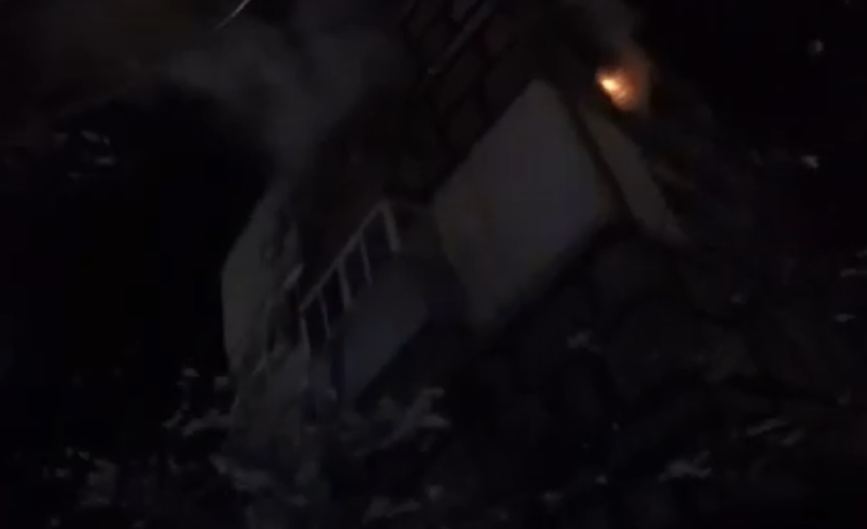 Так выглядел огонь в квартире со стороны улицы.