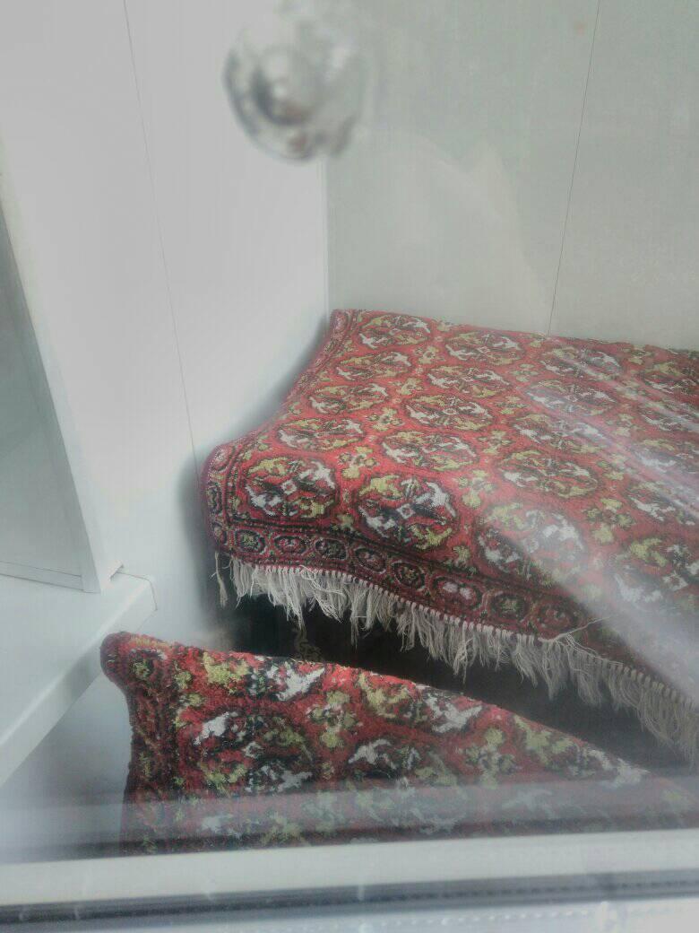 Следы от пули на окне Марины Ивановой/ фото: fb Соборный район (ж/м Победа 1-6, Сокол 1-2, Днепр)