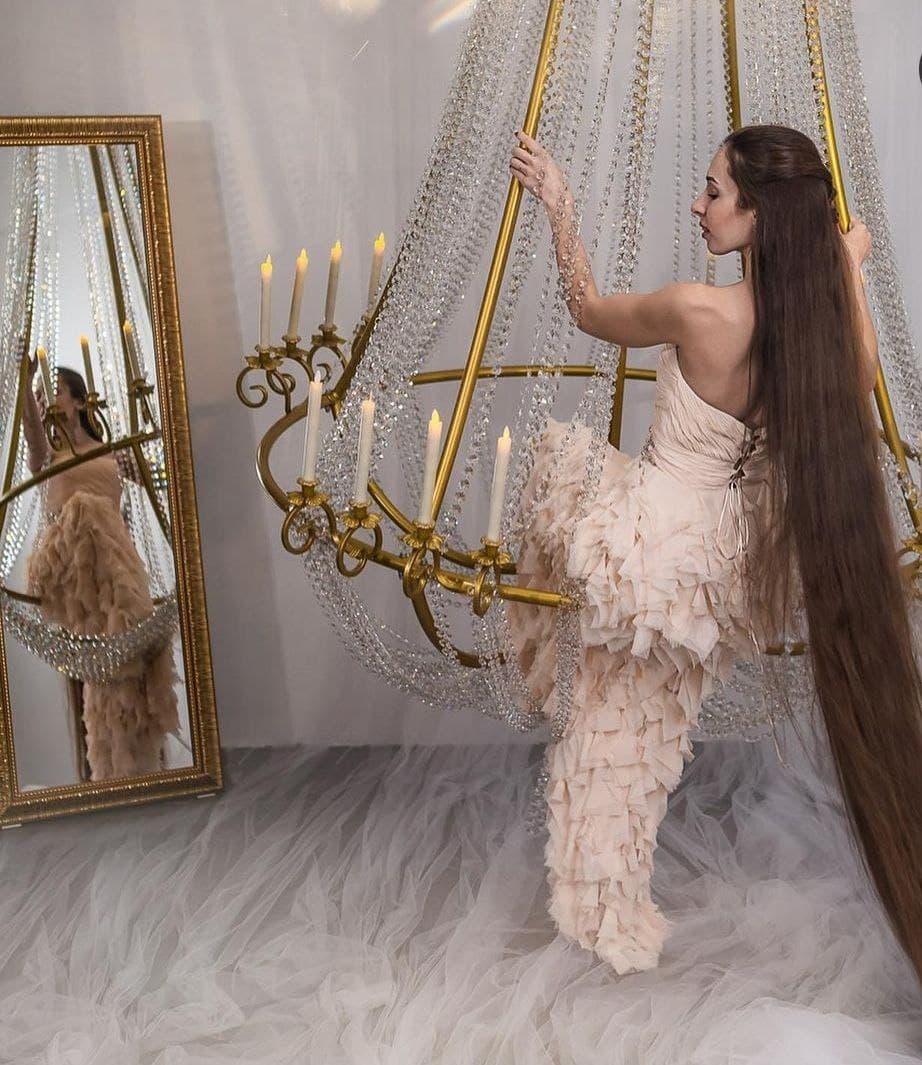 Днепровская "Рапунцель" Алена Ануфриева/ фото: inst rapunzel_ua