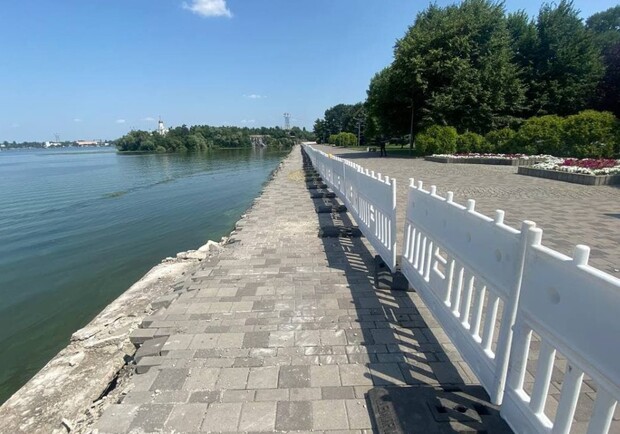 Смытая часть Набережной / фото: dnipro.tv