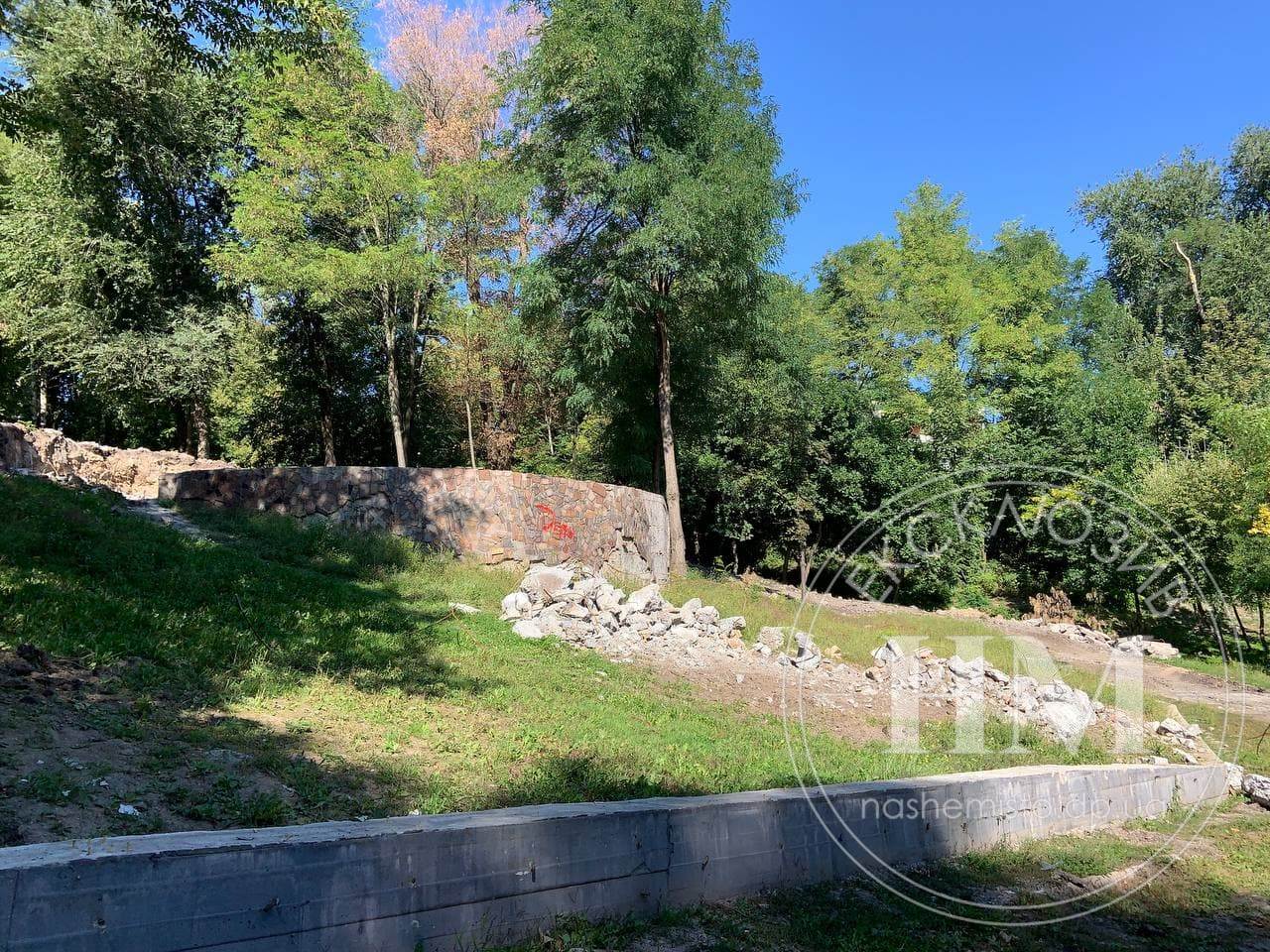 Разрытые склоны в парке Зеленый Гай/ фото: НМ