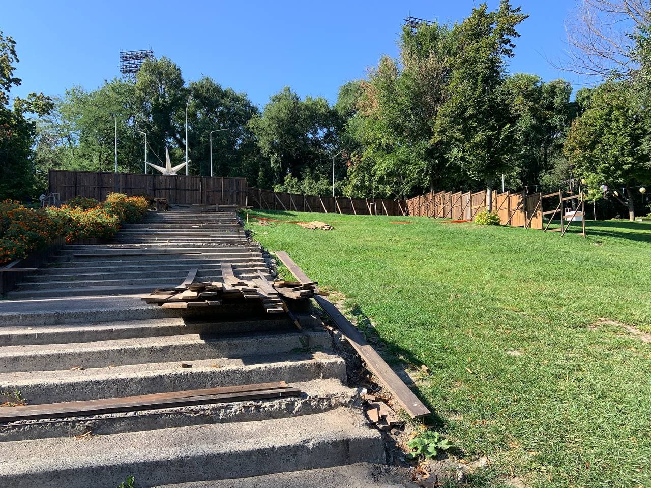 Разрытые склоны в парке Зеленый Гай/ фото: НМ