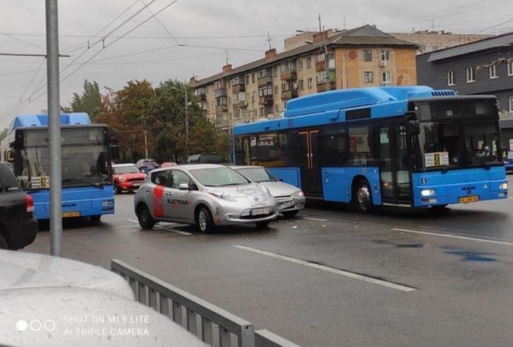 ДТП на Слобожанском проспекте/ фото: ДТП пробки Днепр