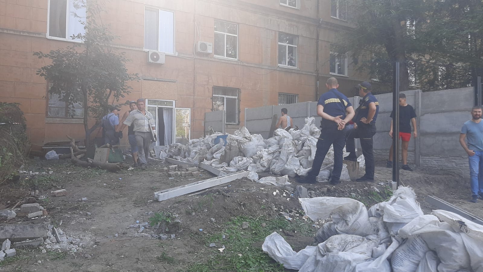 Царь-заборы на Шмидта/ фото: fb Руслана Мороза 