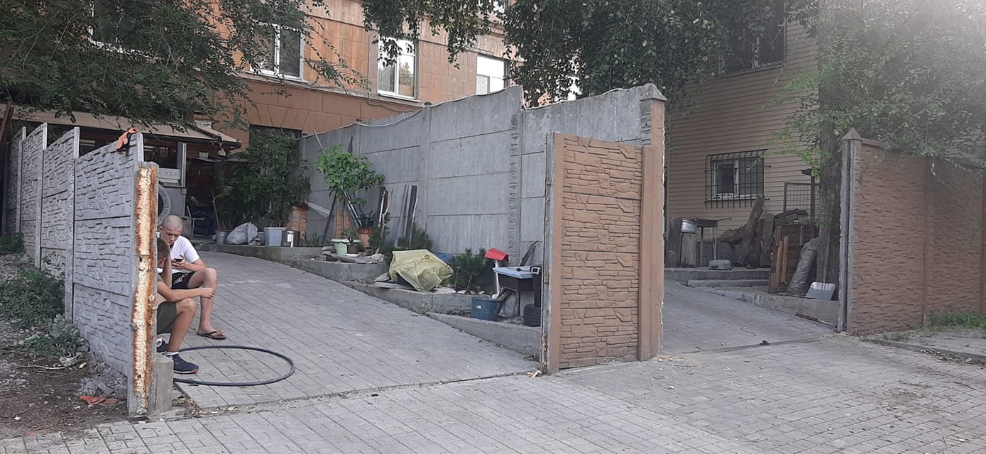 Царь-заборы на Шмидта/ фото: fb Руслана Мороза 