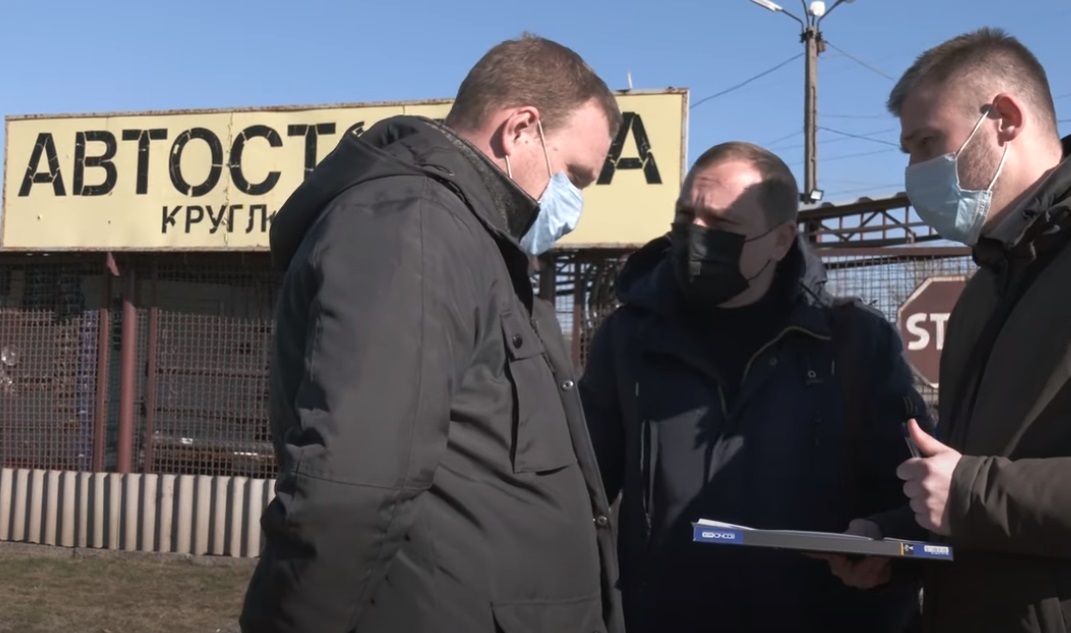 Владельцы ночной стоянки на Осенней в Днепре.