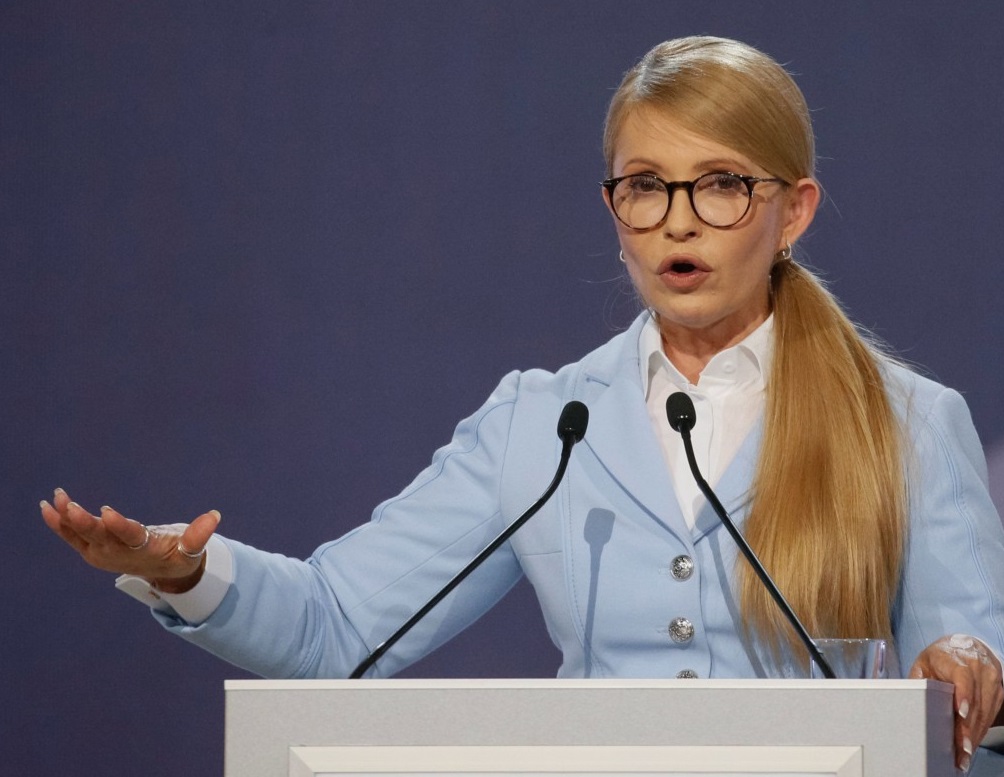 Тимошенко во время выступления с речью/ фото: slovoidilo.ua