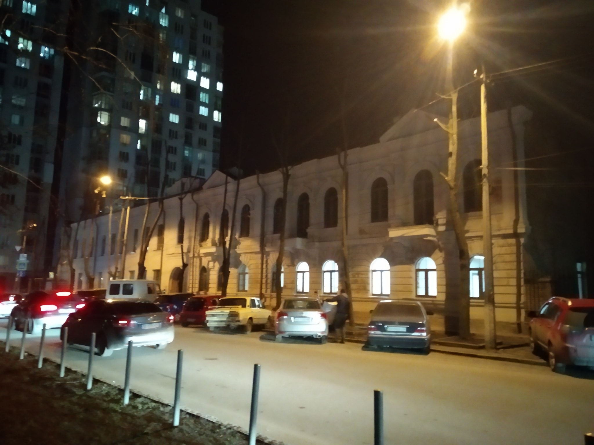 Убрали забор возле дома/ фото: fb Никиты Реутова