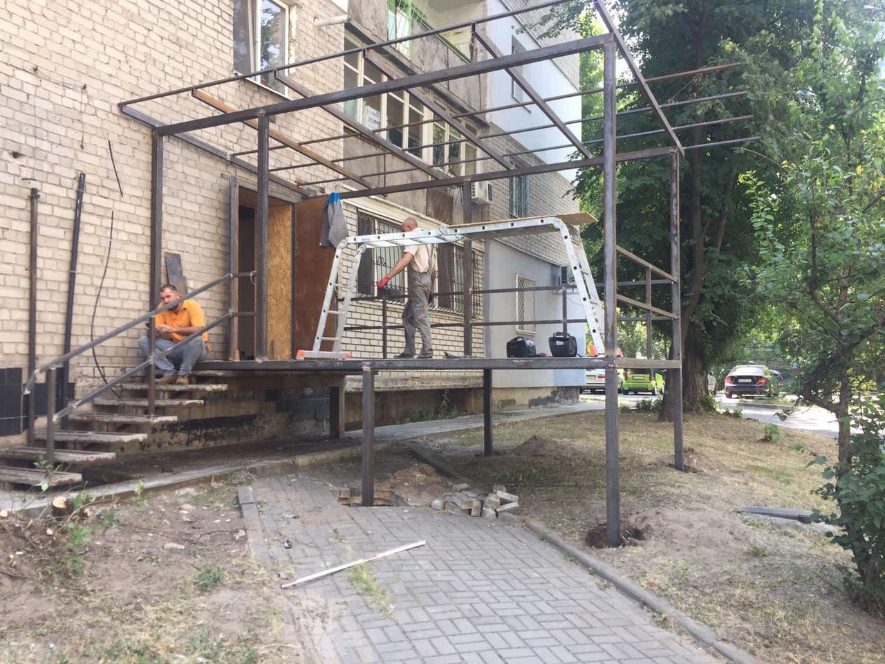 Изуродованный дом на Калиновой/ фото: fb Руслана Мороза