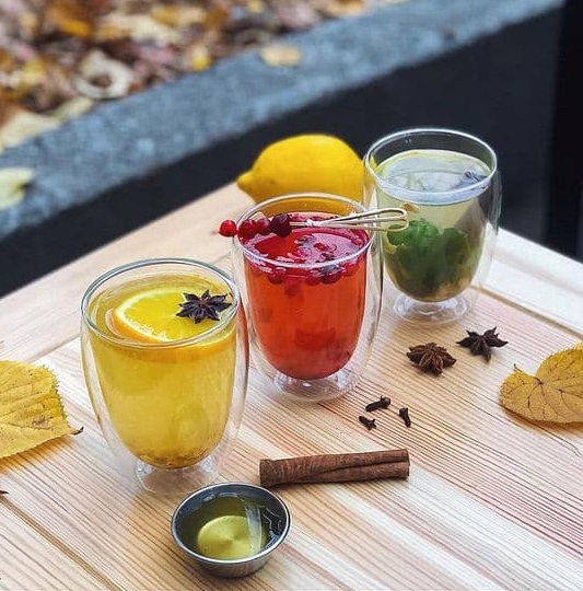 Клюквенный, имбирный и облепиховый чаи/ фото: instagram Twenty bar