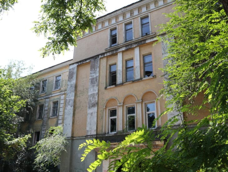 Заброшенная школа на улице Бородинской/ фото: nashemisto.dp.ua