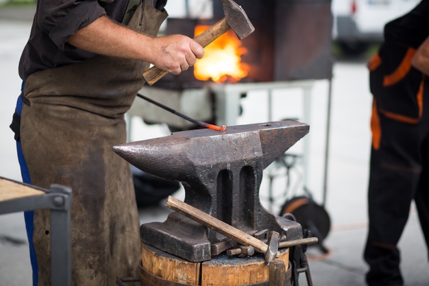 Кузнец - фото: freepik.com