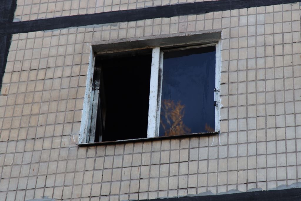 Пожар случился на четвертом этаже / фото: ГСЧС