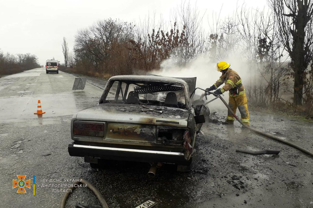 На трассе Кривой Рог – Запорожье в результате ДТП сгорели два авто - || фото: dp.dsns.gov.ua