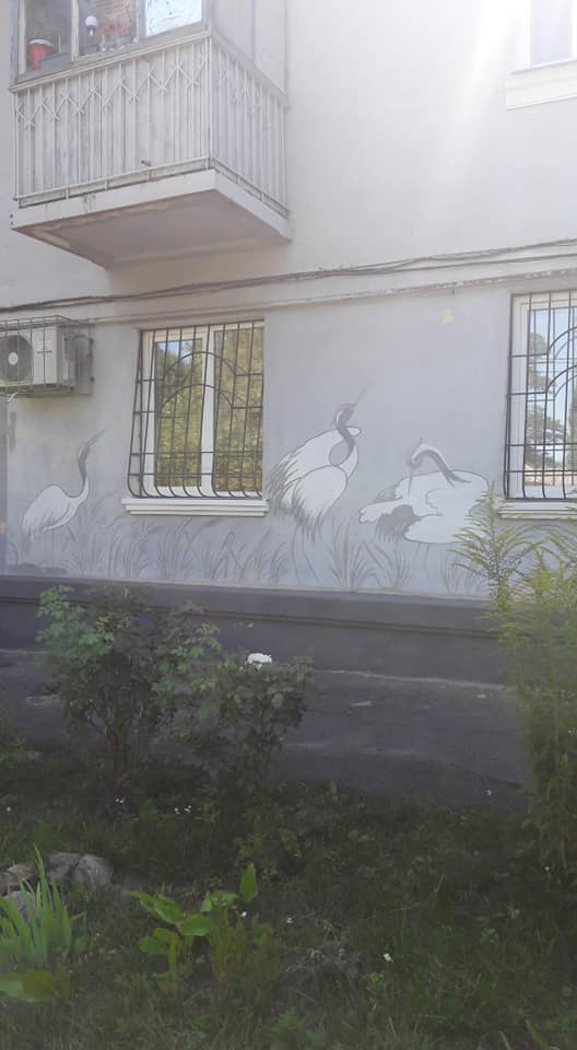 На фасаде поселились аисты / фото: fb Ирина Роговая