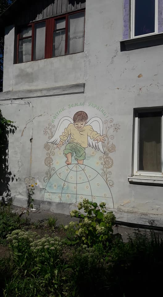 На доме изобразили ребенка-ангела / фото: fb Ирина Роговая
