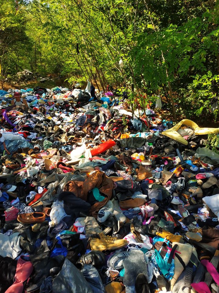 Вещи могли бы понадобиться дргим людям  / фото: fb Вадим Шуйдин