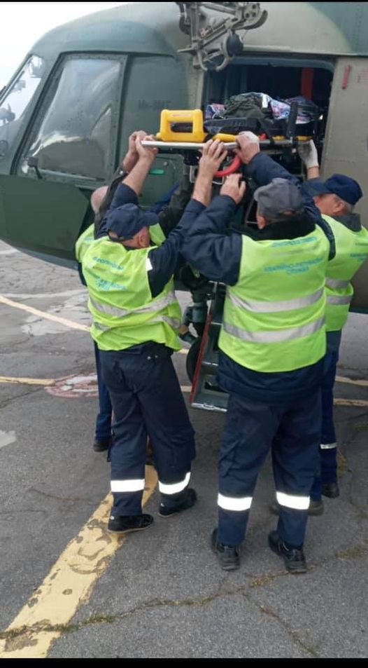 Ребенка доставили в Днепр на военном самолете / фото: fb Татьяна Губа